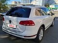 2015 Volkswagen Touareg II Рестайлинг, белый - вид 3