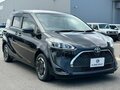 2022 Toyota Sienta II Рестайлинг, чёрный - вид 2