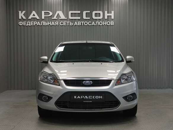 2010 Ford Focus II Рестайлинг, серебристый, 475000 рублей - вид 2