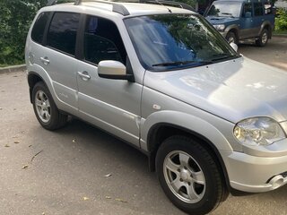 2012 Chevrolet Niva I Рестайлинг, серебристый, 570000 рублей, вид 4