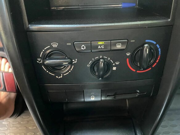 2008 Peugeot 207 I, чёрный, 329000 рублей - вид 10