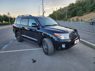 2015 Toyota Land Cruiser 200 Series Рестайлинг 1, чёрный, 3990000 рублей, вид 3