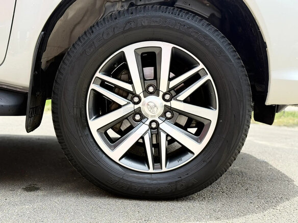 2016 Toyota Hilux VIII, белый - вид 6