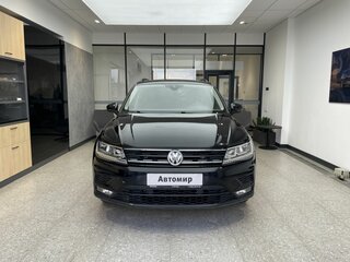 2019 Volkswagen Tiguan II, чёрный, 2330000 рублей, вид 2