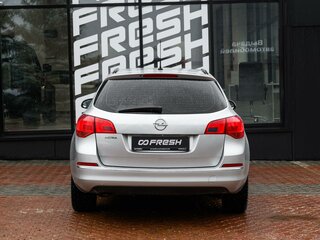 2013 Opel Astra J Рестайлинг, серебристый, 849000 рублей, вид 4