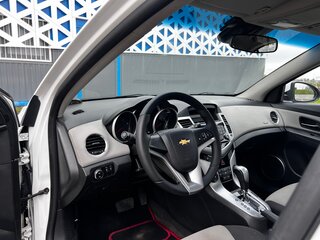 2011 Chevrolet Cruze I, белый, 550000 рублей, вид 4