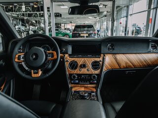 2019 Rolls-Royce Cullinan I (Series I), чёрный, 28900000 рублей, вид 3