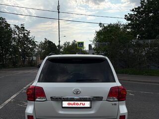 2013 Toyota Land Cruiser 200 Series Рестайлинг 1, белый, 3449000 рублей, вид 3