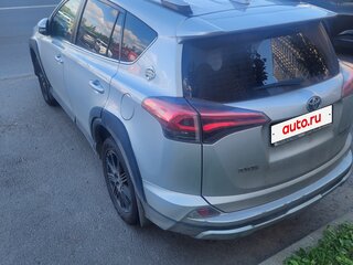 2017 Toyota RAV4 IV (XA40) Рестайлинг, серебристый, 2000000 рублей, вид 3