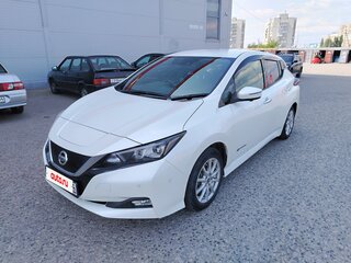 2017 Nissan Leaf II (ZE1), белый, 1850000 рублей, вид 1