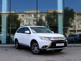 2018 Mitsubishi Outlander III Рестайлинг 2, белый, 1750000 рублей, вид 3