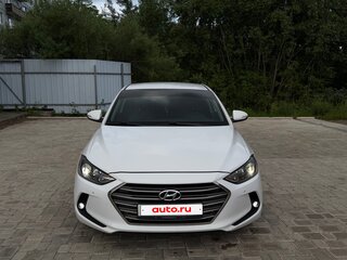 2017 Hyundai Elantra VI (AD), белый, 1400000 рублей, вид 2