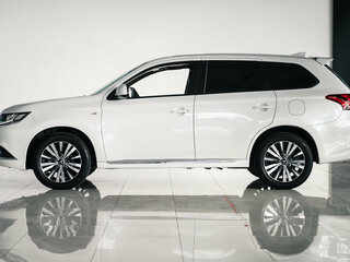 2022 Mitsubishi Outlander III Рестайлинг 3, белый, 2650000 рублей, вид 5