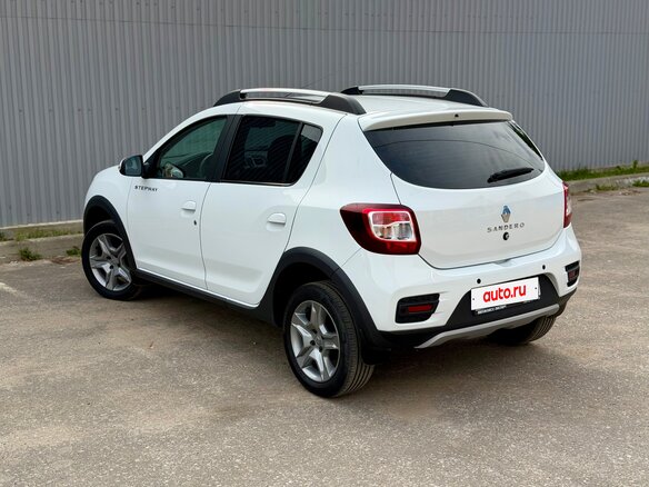 2021 Renault Sandero Stepway II Рестайлинг, белый - вид 1