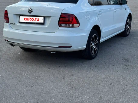 2017 Volkswagen Polo V Рестайлинг, белый, 870000 рублей, вид 3