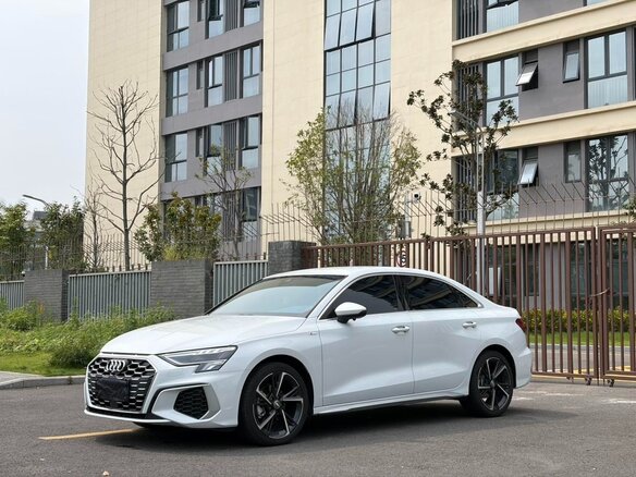 2022 Audi A3 35 TFSI Long IV (8Y), белый, 2116666 рублей