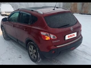 2011 Nissan Qashqai I Рестайлинг, красный, 900000 рублей, вид 4
