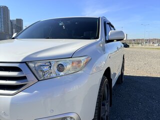 2011 Toyota Highlander II (XU40) Рестайлинг, белый, 2700000 рублей, вид 3