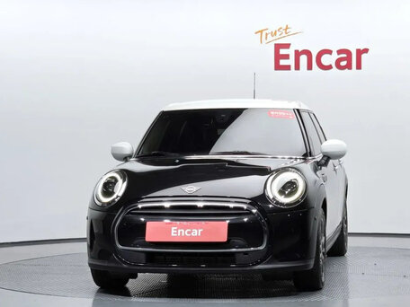 2022 Mini Hatch Cooper III (F55/F56) Рестайлинг 2, чёрный, 1850000 рублей, вид 3