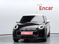 2022 Mini Hatch Cooper III (F55/F56) Рестайлинг 2, чёрный, 1850000 рублей - вид 2