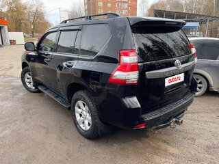 2014 Toyota Land Cruiser Prado 4-speed 150 Series Рестайлинг 1, чёрный, 2790000 рублей, вид 2