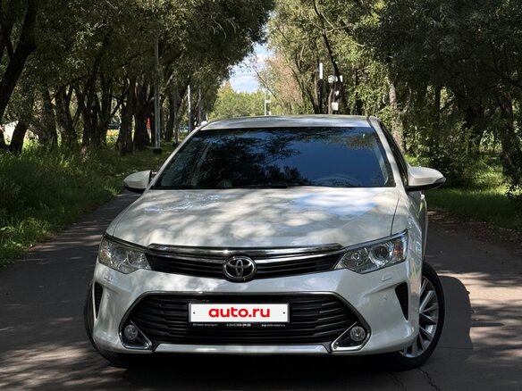 2016 Toyota Camry VII (XV50) Рестайлинг, белый, 2250000 рублей