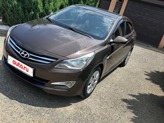 2015 Hyundai Solaris I Рестайлинг, коричневый, 690000 рублей, вид 2
