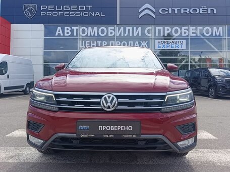 2017 Volkswagen Tiguan II, красный, 2390000 рублей, вид 2