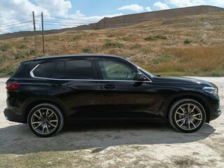 2019 BMW X5 30d IV (G05/G18), чёрный, 5000000 рублей, вид 3