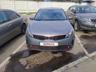 2020 Kia Rio IV Рестайлинг, серый, 1800000 рублей, вид 2