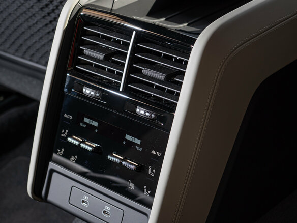 2026 Porsche Cayenne Electric IV, зелёный - вид 26