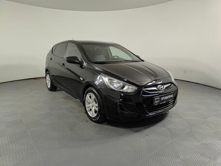 2013 Hyundai Solaris I, чёрный, 580000 рублей, вид 3
