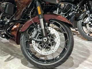 2024 Harley-Davidson CVO Road Glide, пурпурный, 5450000 рублей, вид 2