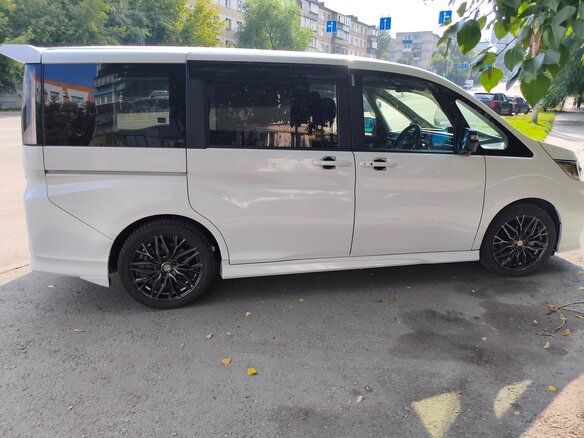 2019 Honda Stepwgn Spada V Рестайлинг, белый, 2450000 рублей - вид 3