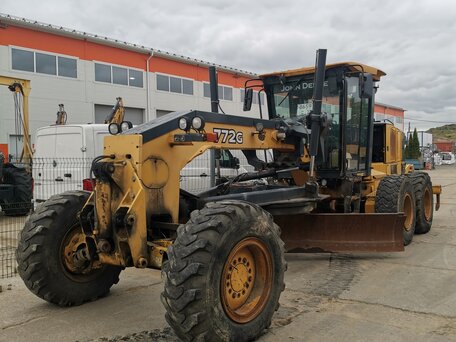 2011 John Deere 772G, жёлтый, 3550000 рублей, вид 1