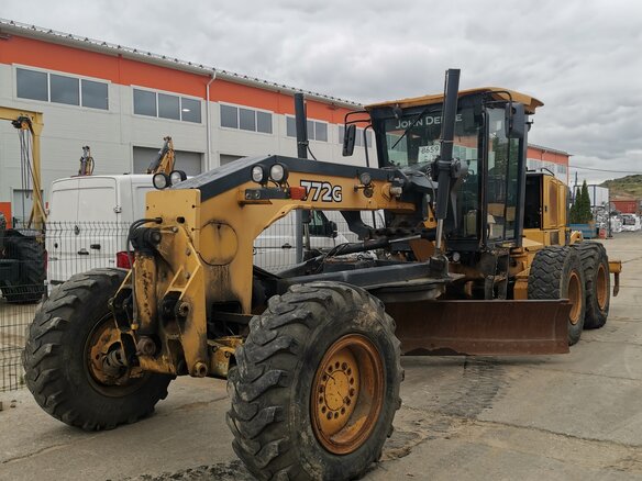 2011 John Deere 772G, жёлтый, 3550000 рублей