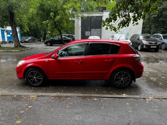 2008 Opel Astra H Рестайлинг, красный, 560000 рублей - вид 4