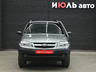 2017 Chevrolet Niva I Рестайлинг, серый, 680000 рублей, вид 2