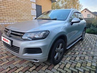 2013 Volkswagen Touareg II, серебристый, 2300000 рублей, вид 1