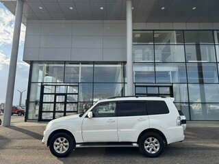 2014 Mitsubishi Pajero IV Рестайлинг 2, белый, 2650000 рублей, вид 3