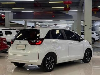 2022 Honda Fit IV Рестайлинг, белый, 1230000 рублей, вид 4