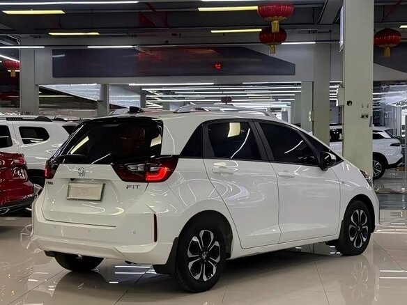 2022 Honda Fit IV Рестайлинг, белый, 1230000 рублей - вид 3