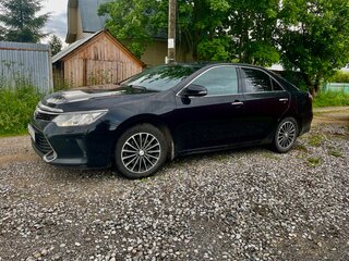 2014 Toyota Camry VII (XV50) Рестайлинг, чёрный, 1900000 рублей, вид 4