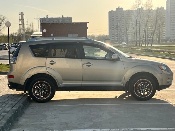 2008 Mitsubishi Outlander II, бежевый, 1200000 рублей - вид 3