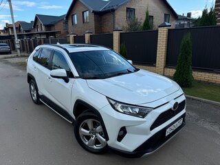 2020 Toyota RAV4 V (XA50), белый, 3450000 рублей, вид 3