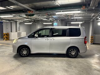 2010 Toyota Noah II (R70), серебристый, 990000 рублей, вид 5