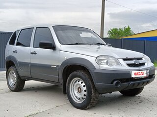 2012 Chevrolet Niva I Рестайлинг, серебристый, 480000 рублей, вид 2