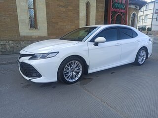 2018 Toyota Camry VIII (XV70), белый, 2950000 рублей, вид 1