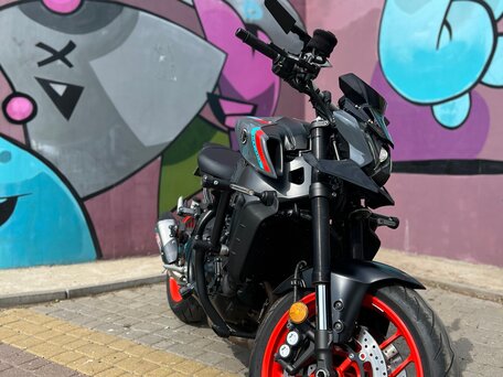 2021 Yamaha MT-09 (FZ-09), серый, 1050000 рублей, вид 5