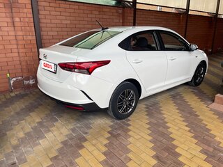 2020 Hyundai Solaris II, белый, 1750000 рублей, вид 2